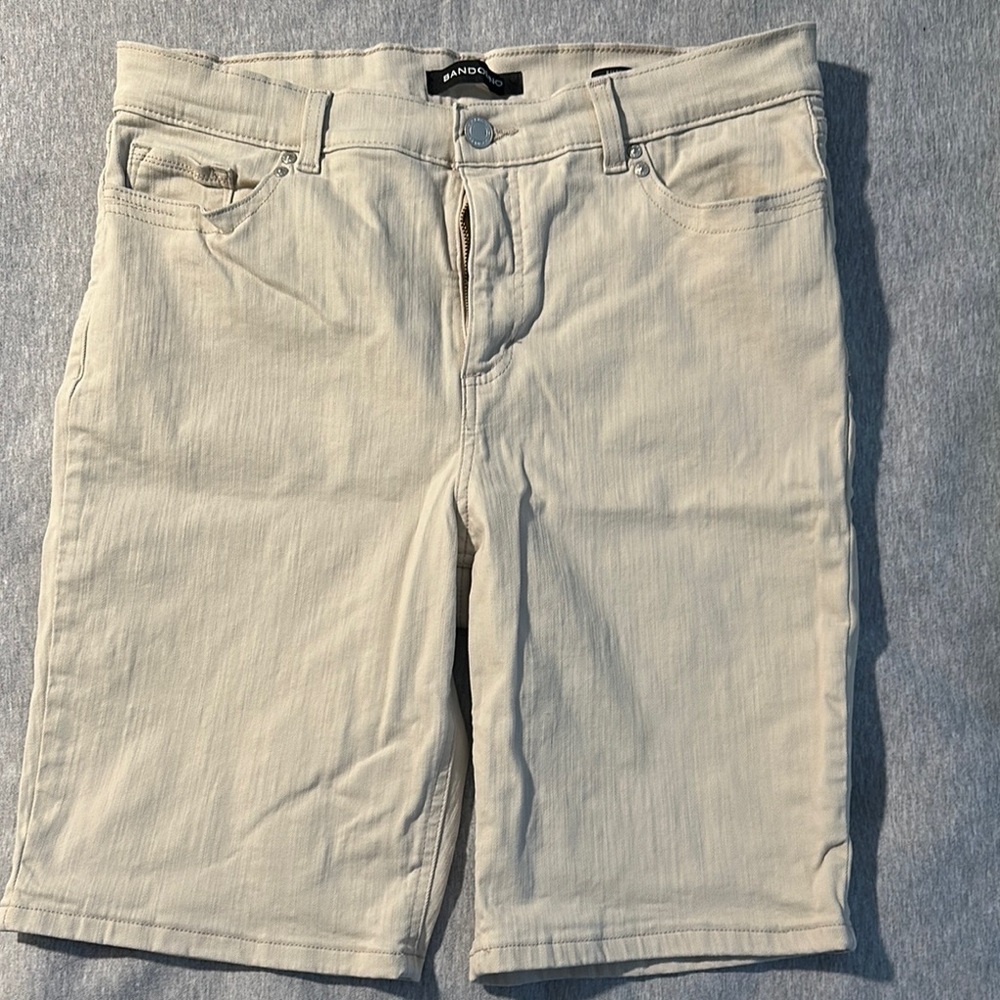 Bandolino Cream Bermuda Shorts Regular Fit